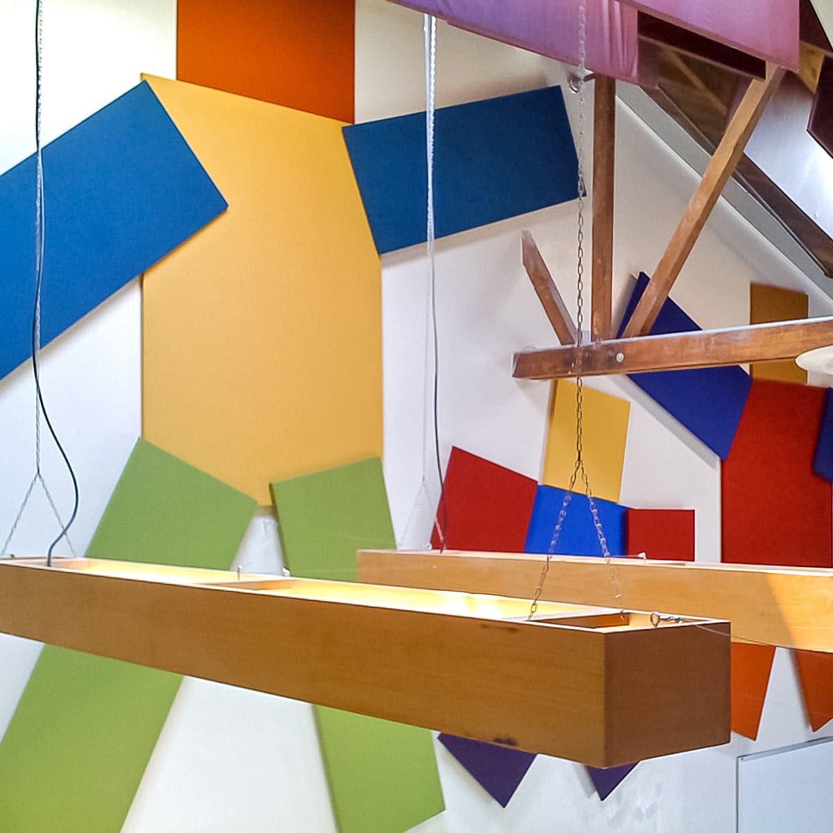 Ecole Bilingue De Berkley – Multi-color AlphaSorb® Anchorage wall panel configuration in the classroom for good acoustics.