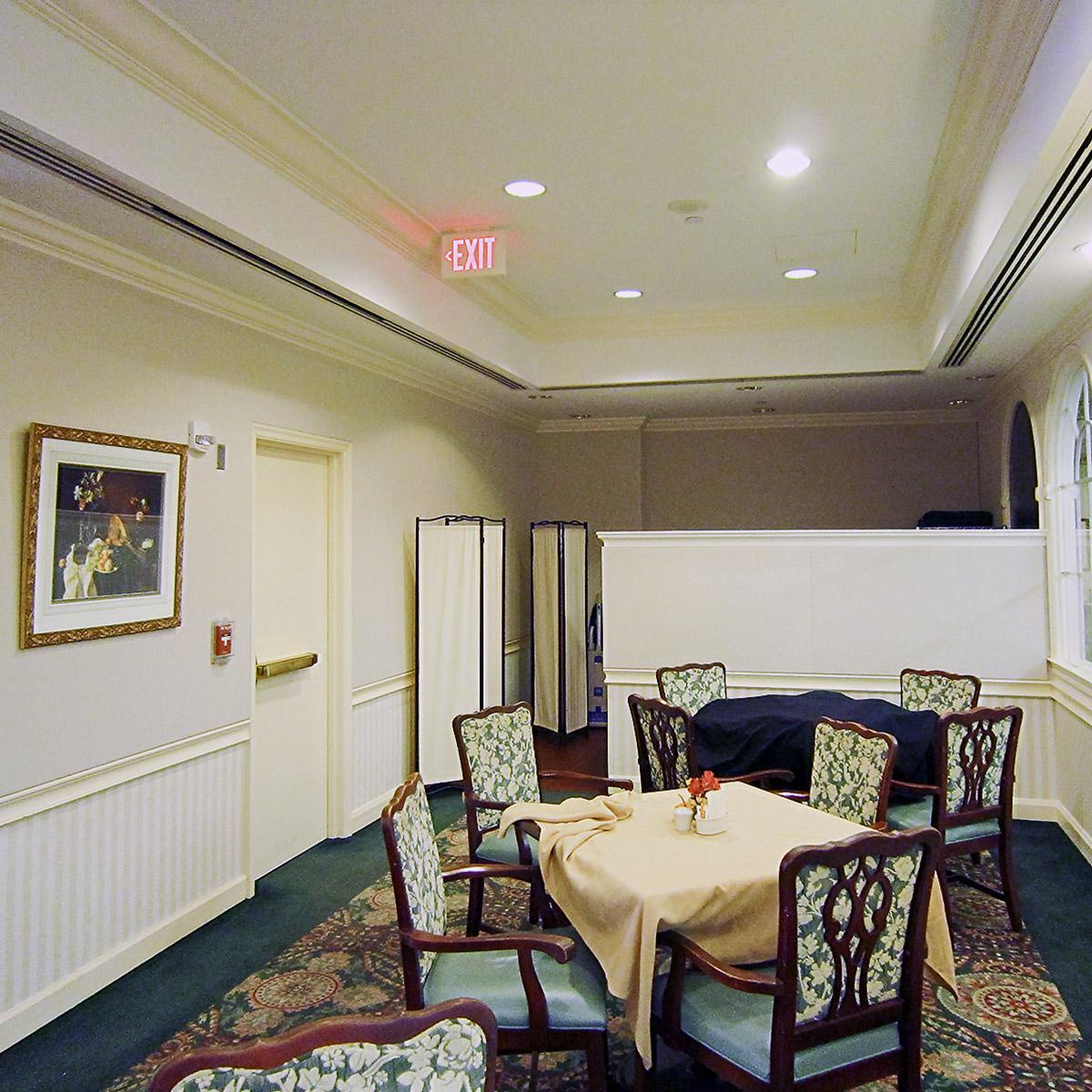 At the Maplewood Park Place retirement community, acoustic panels were installed to reduce loud noise in the dining room.