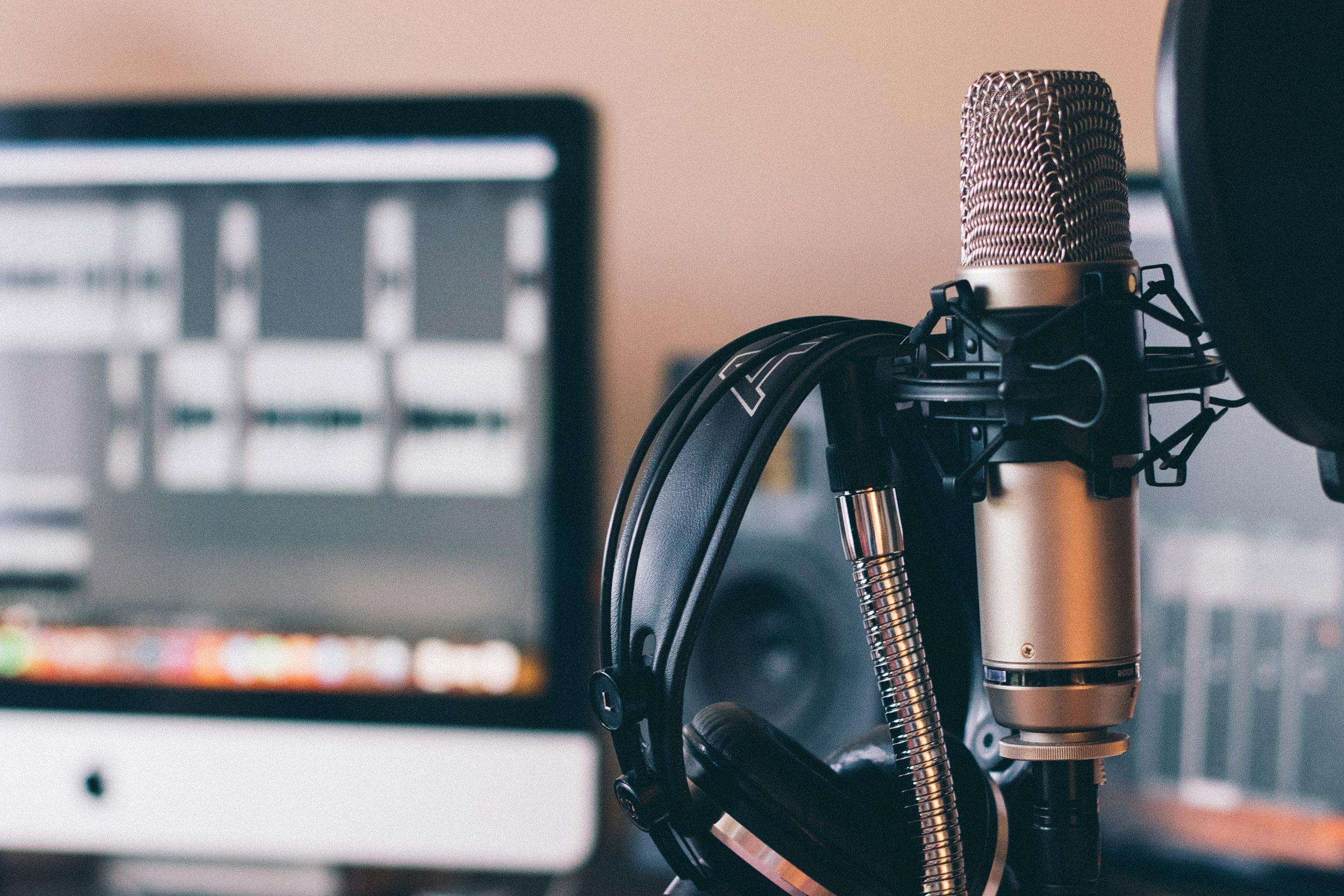 Home Podcast Studio Photo by Will Francis on Unsplash