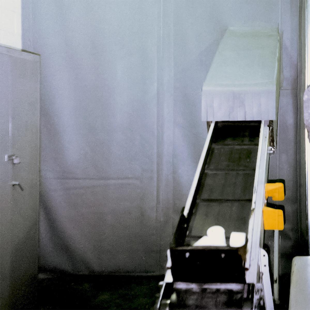 Granulator using AudioSeal® blanket enclosure to encapsulate noise at the source.