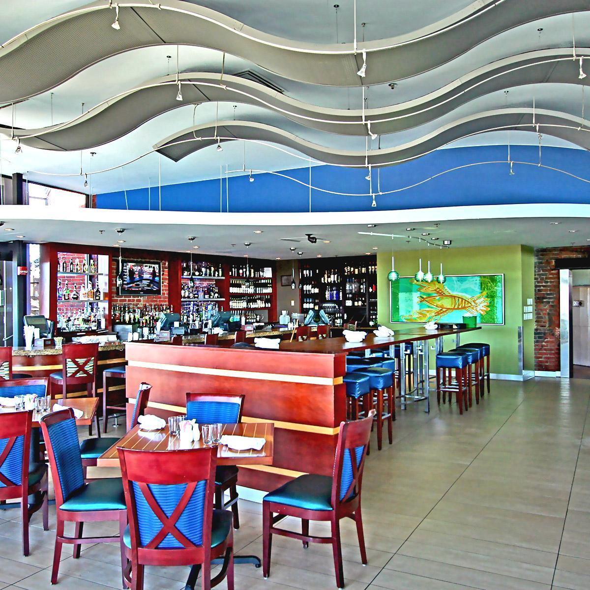 The Boathouse at Rocketts Landing utilized a fabric stretch wall system in the restaurant to provide a seamless soundproofing solution.