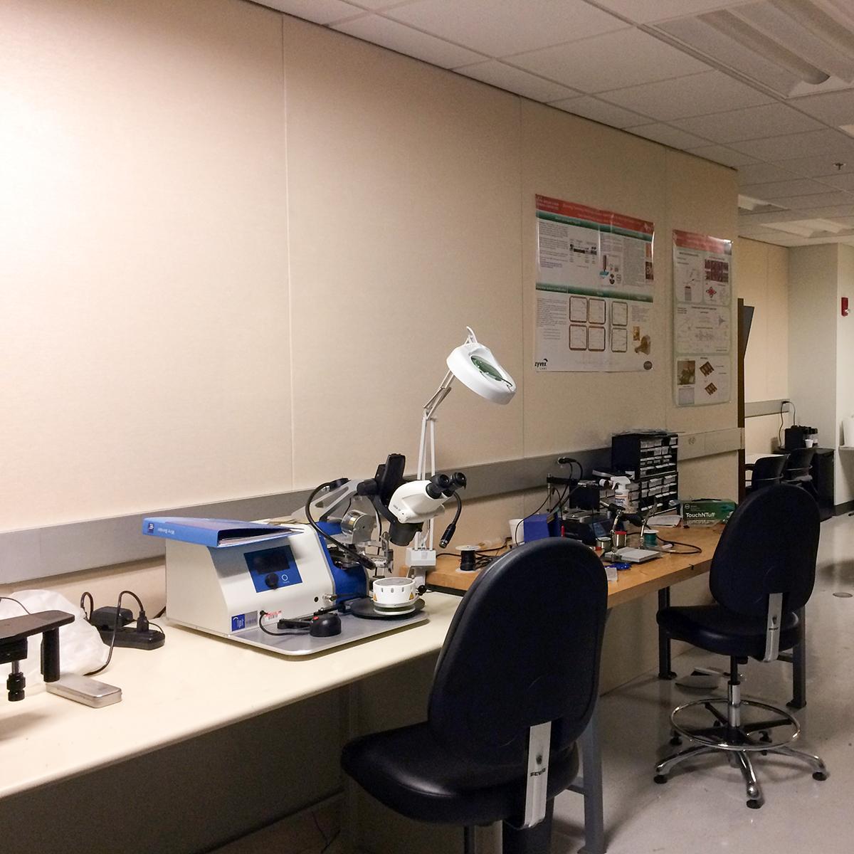 UT Dallas Lab utilizing the sound absorbing AlphaSorb® Studio 54 acoustical panels for the lab room.