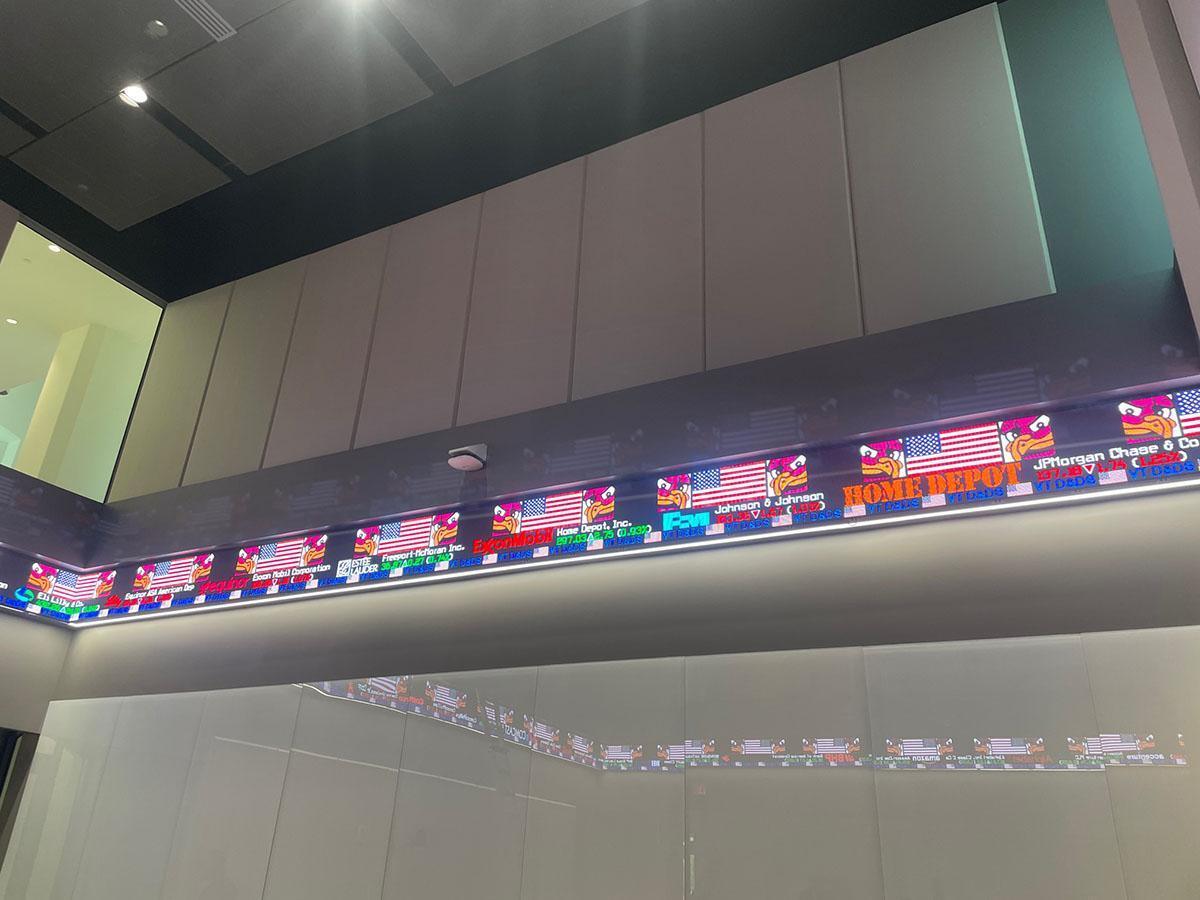 AlphaSorb Fabric Wrapped Panels reduce noise in the lobby of the Virginia Tech Data and Decision Sciences building