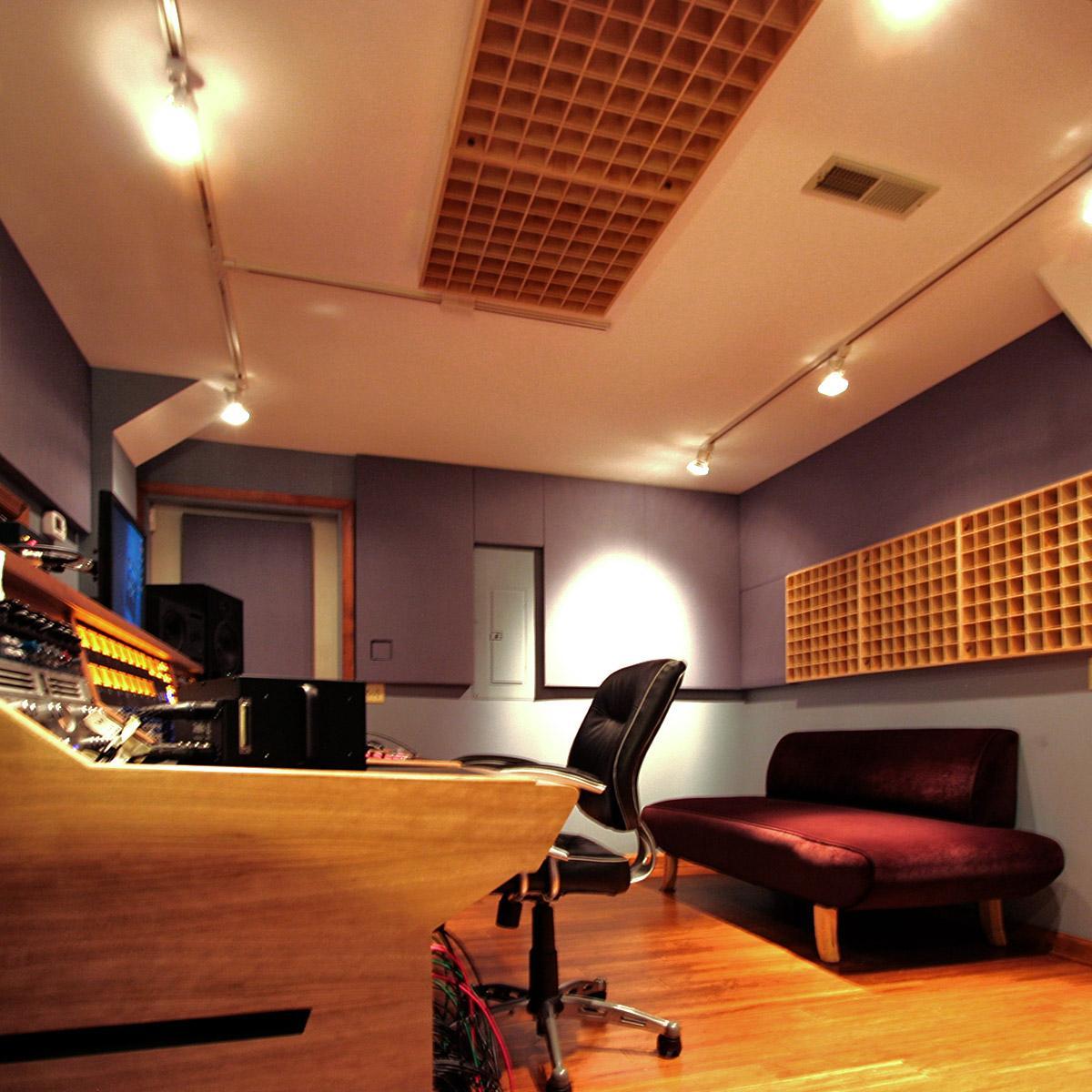 Virginia Arts Recording achieved the acoustic environment they desired with a combination of acoustic panels, sound diffusers and acoustic foam.