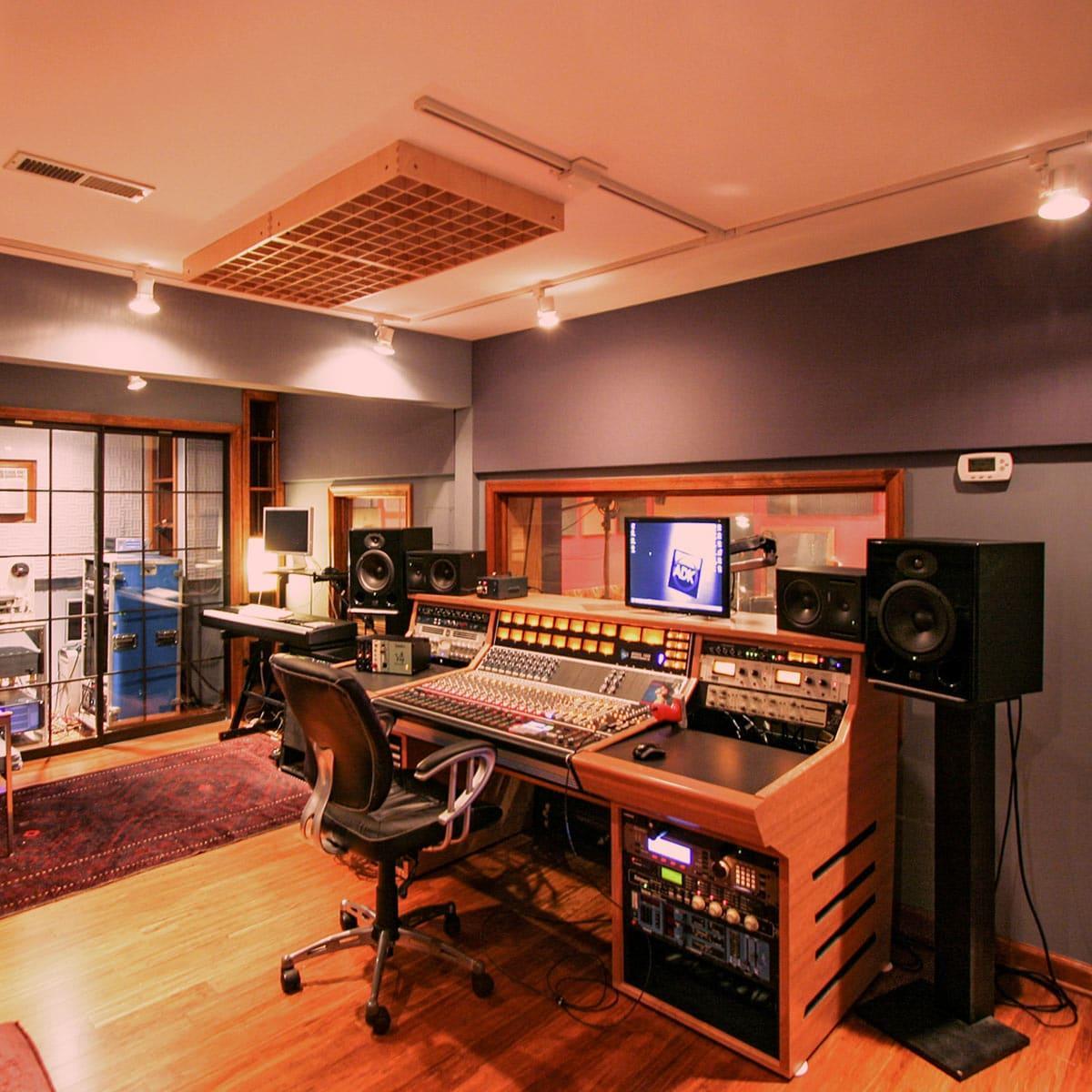 Virginia Arts Recording achieved the acoustic environment they desired with a combination of acoustic panels, sound diffusers and acoustic foam.